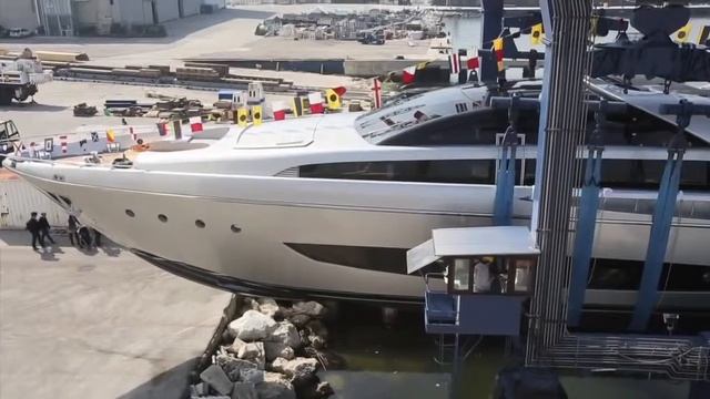 Супер яхта - Riva 122' Mythos