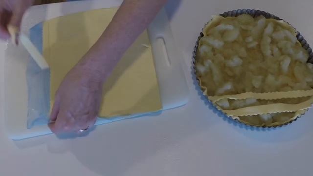 Warm Apple Pie смотреть онлайн