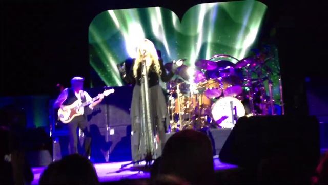 Fleetwood Mac - Dreams - Live at the O2 Wed 25th Sept 2013 смотреть онлайн