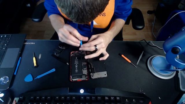 COME FIX MY IPHONE XR WITH ME.... THINGS GET SKETCHY.... смотреть онлайн