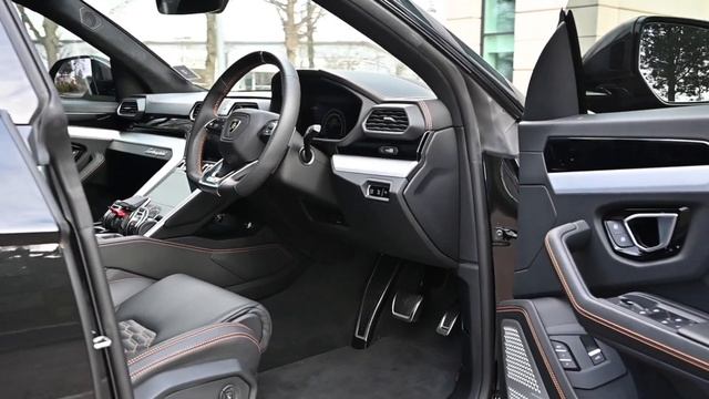 LAMBORGHINI URUS 4.0T V8