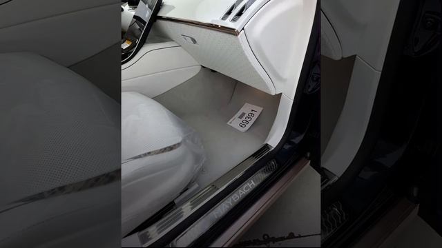Unwrapping the ultra-rare 1 of 150 Haute Voiture Maybach S 680 😎 #Unboxing @Jitekodak смотреть онлайн