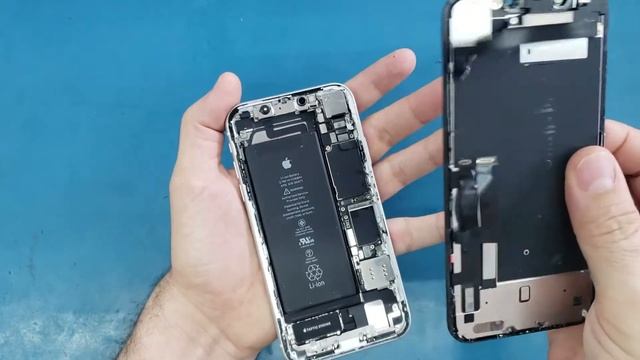 iPhone XR : Battery replacement - teardown - stripped screws смотреть онлайн