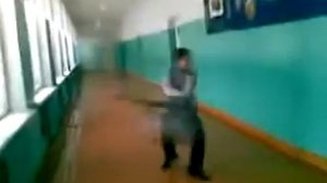 Разбил стекло в школе