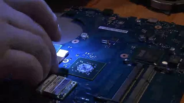 Upgrading a Samsung S3510 laptop смотреть онлайн