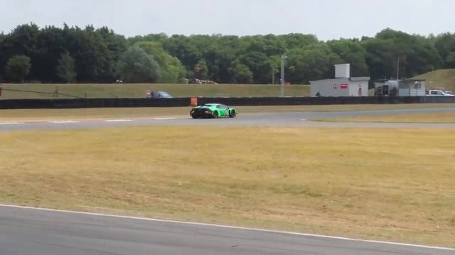 LAMBORGHINI HURACAN GT3 EVO & BENTLEY CONTINENTAL GT3 смотреть онлайн