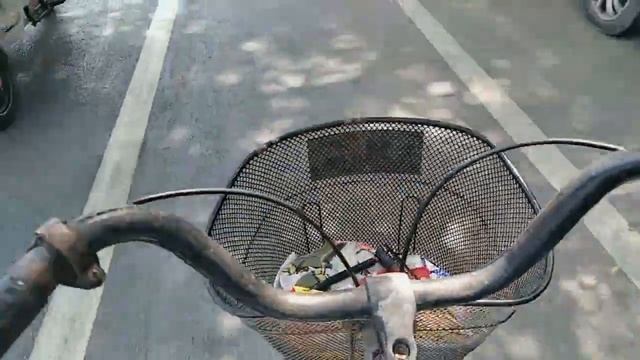 顶着高温，骑着我的小破自行车🚲上班去，路上遇到了什么？ смотреть онлайн