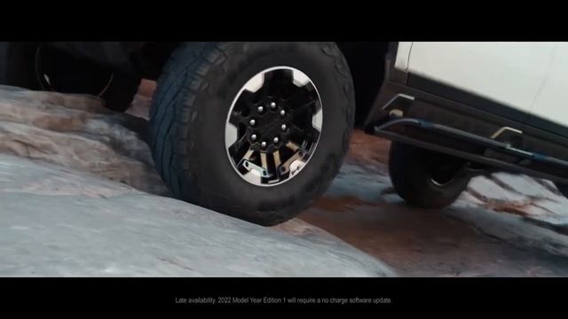 New GMC HUMMER EV 2022 FIRST LOOK exterior, interior & driving смотреть онлайн