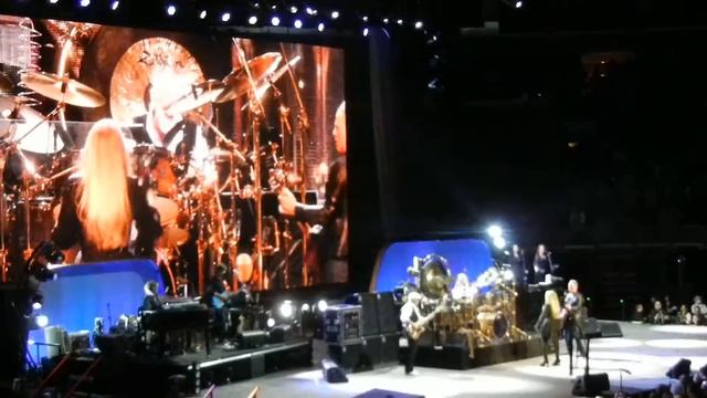 Fleetwood Mac - Philadelphia April 6, 2013 - Dont Stop (2) смотреть онлайн