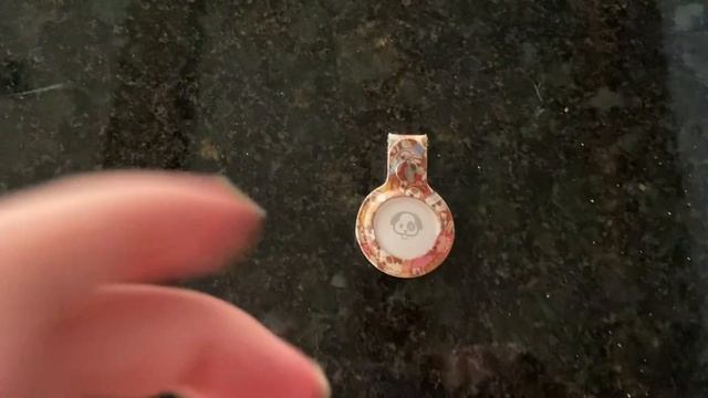 Apple AirTag with 3rd party key ring attachment and emoji engraving смотреть онлайн