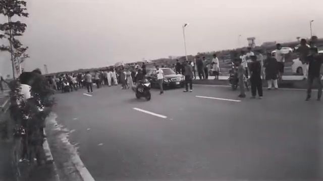 Suzuki GSX-R wheelie at Track Lahore, Pakistan смотреть онлайн