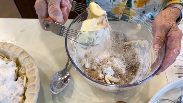 Apple Pie in a Paper Bag | Classic Southern Recipe | Faye Thompson | @southerncooking смотреть онлайн