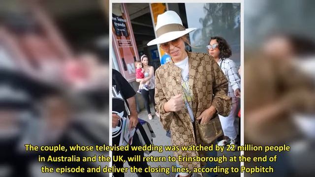 Kylie Minogue looks effortlessly chic in a Gucci jacket, white fedora hat and ripped jeans as she j смотреть онлайн