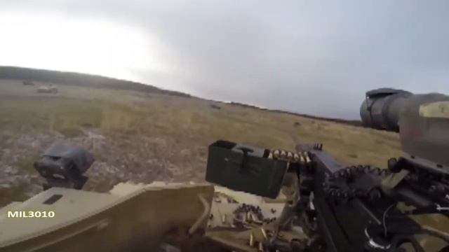 Крупнокалиберный пулемет М2, бронеавтомобили Хамви Учения десантников Армии США на Аляске смотреть онлайн