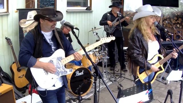 Hana Lounová & Idefix Band v Jahodnici - HARD TO MAKE A STAND - live HD+ смотреть онлайн