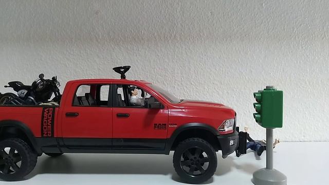 bruder toys police & power wagon смотреть онлайн