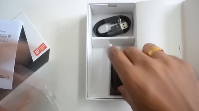 ASUS Zenfone 2 Laser (ZE550KL) Unboxing смотреть онлайн