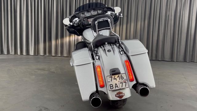 Street Glide CVO серебристый