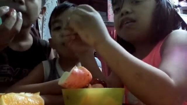 eating fruits like banana,grapes,oranges and apple смотреть онлайн