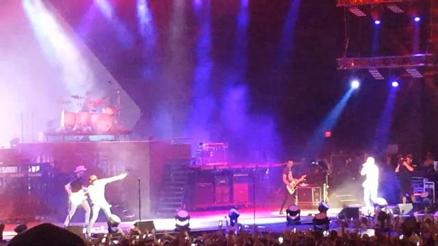Cole Swindell & Dierks Bentley "Flatliner" Tampa 6-16-17 смотреть онлайн