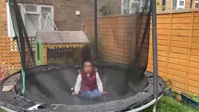 Seat Drop | Trampoline | How to do a Seat Drop | Trampoline Fun | In the Garden | Family Fun!! смотреть онлайн