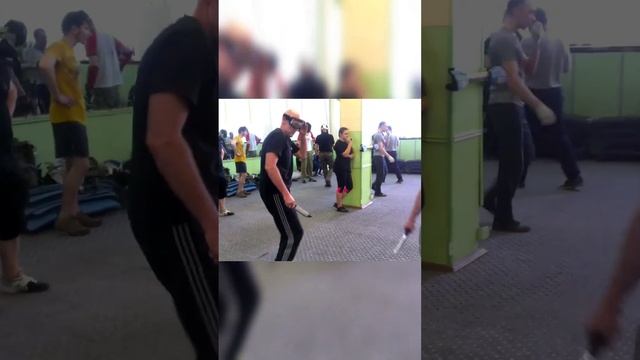 Удар по глазам с прикрытием после. Ножевой бой. #shorts