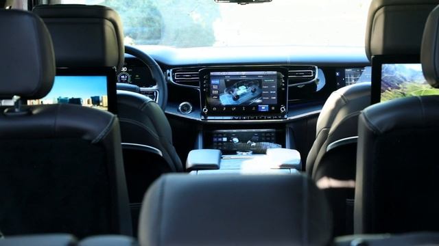 2022 Jeep Grand Wagoneer 4x4 Plug-In Hybrid Large SUV with 3-row seating capacity смотреть онлайн