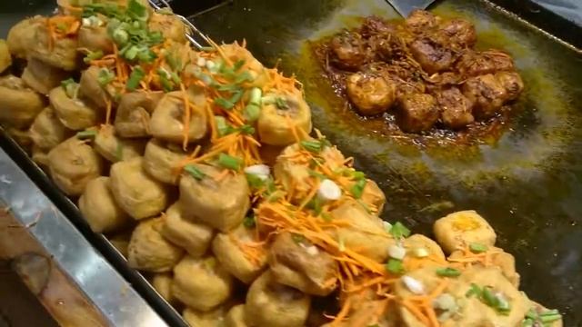 Chinese food court at Dali смотреть онлайн