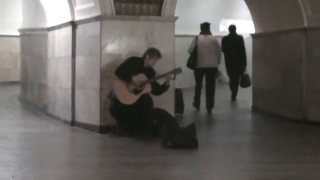 В переходе метро на гитаре смотреть онлайн