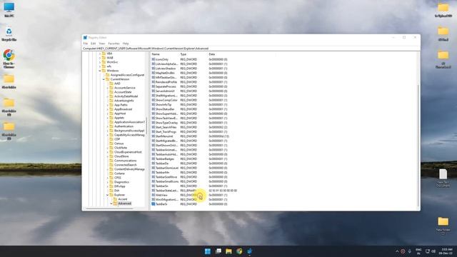 How To Make Windows 11 Taskbar Smaller (SIMPLE!) смотреть онлайн