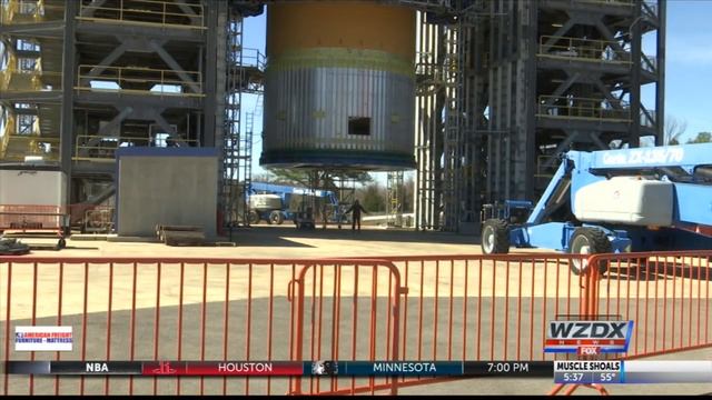 Over 200-ft part of rocket going to Mars gets ready to be tested смотреть онлайн