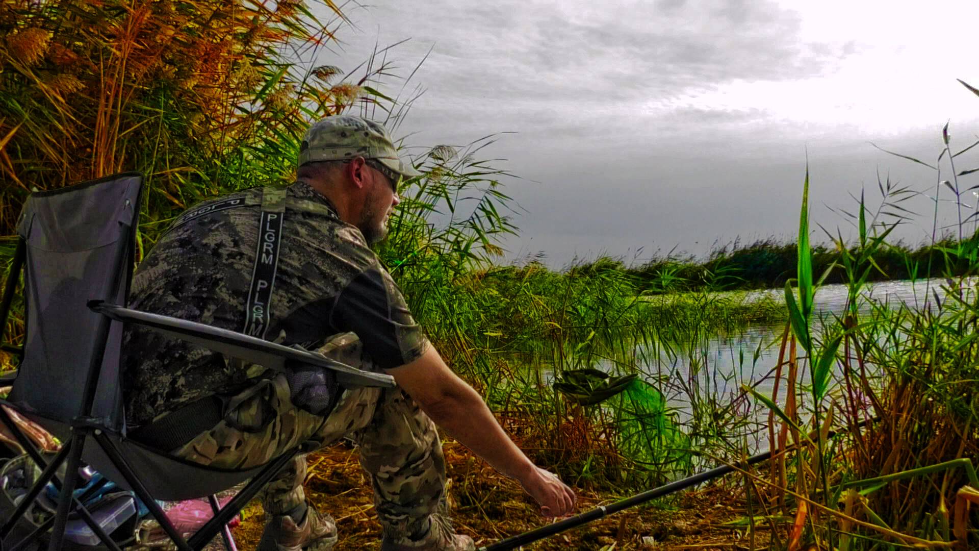 КАРАСИ ЛАПТИ С ГЛУБИНЫ! ЛОВЛЯ КАРАСЯ НА УДОЧКУ И ФИДЕР В ОКТЯБРЕ 2024 смотреть онлайн