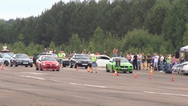 NEON SRT4 vs BMW 650i смотреть онлайн
