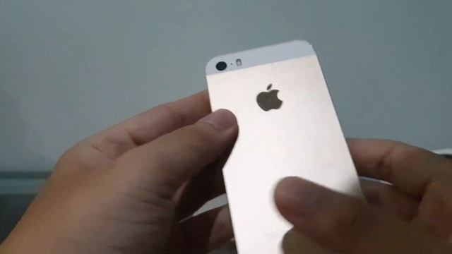 iPhone SE unboxing in 2019! (iOS 9) смотреть онлайн