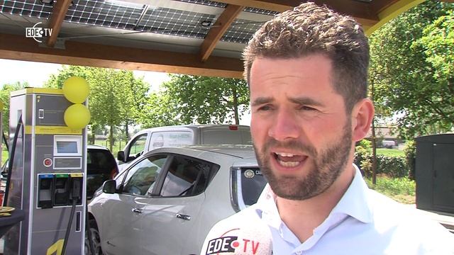 Opening snellaadpalen A30 (EDE TV Nieuws 25-05-2015) смотреть онлайн