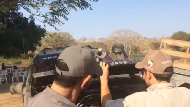 JEEP ZJ 1998 V8 5.2LT BARRANQUILLA COLOMBIA Quitada de cornetas! смотреть онлайн