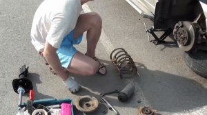 Как стреляет стойка амортизатора