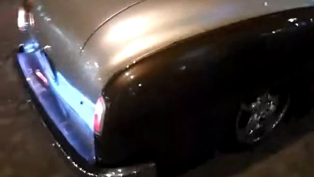 En paris con amor: "fuck your tesla" смотреть онлайн