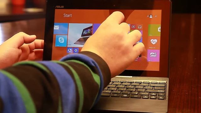 تقييم مواصفات و مميزات و عيوب لاب توب اسوس ترانسفورمر T100 - Asus Transformer Book T100 Review смотреть онлайн