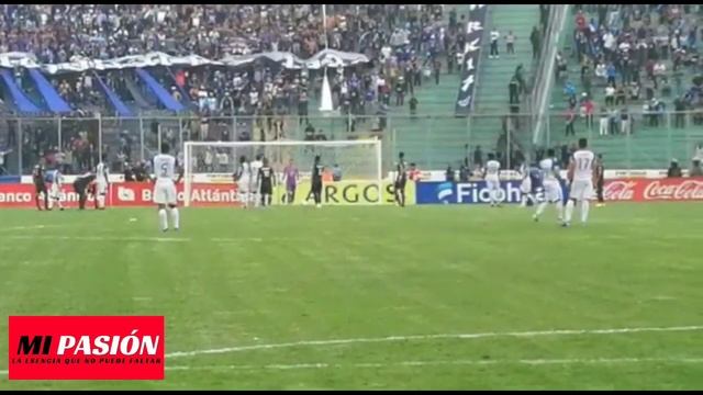 Jerry Bengtson falló el penal ante Motagua смотреть онлайн