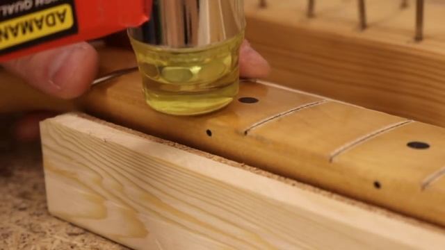 Re-Fretting a Squier Stratocaster смотреть онлайн