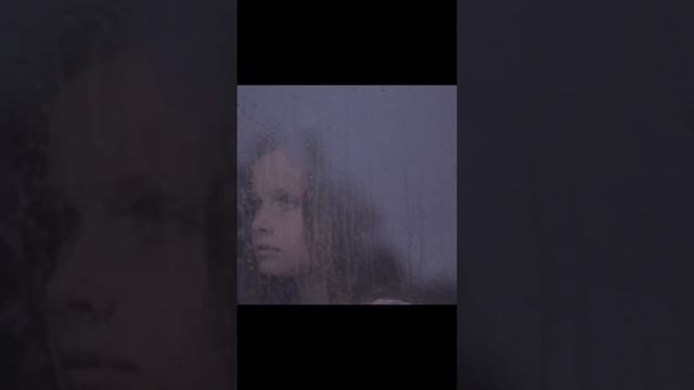 Girl Looks At Heavy Rain From Window смотреть онлайн