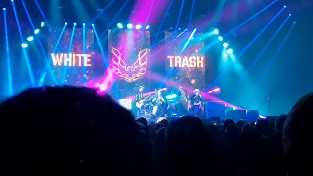Black Stone Cherry - White Trash Millionaire @ B'ham Arena смотреть онлайн