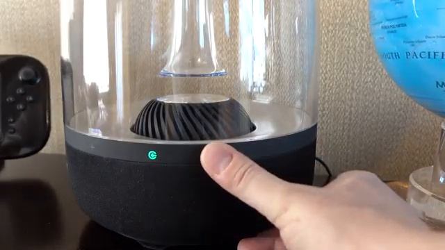 Harman Kardon Aura Airplay Speaker Review смотреть онлайн