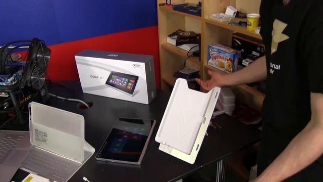 Acer Iconia W700 Windws 8 Tablet Unboxing & First Look Linus Tech Tips смотреть онлайн