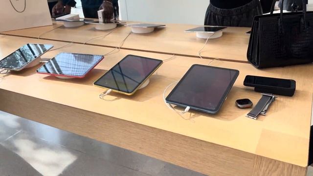 Apple Store Dubai 🇦🇪 | Usman Ali Vlogs | смотреть онлайн