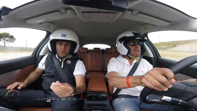 2019 Jaguar i-Pace test drive at the Algarve International F1 Circuit смотреть онлайн