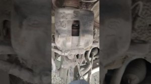 лайфак при замене тормозных колодок. Как легко вдавить поршень.