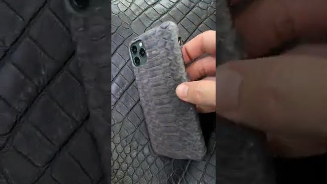 Синий кожаный чехол ручной работы из питона Mobcase 1720 для iPhone 11 Pro Max смотреть онлайн