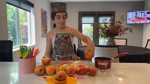 Kids In The Kitchen With Anna Petrosyan: Cinnamon Apple: Episode 54 смотреть онлайн